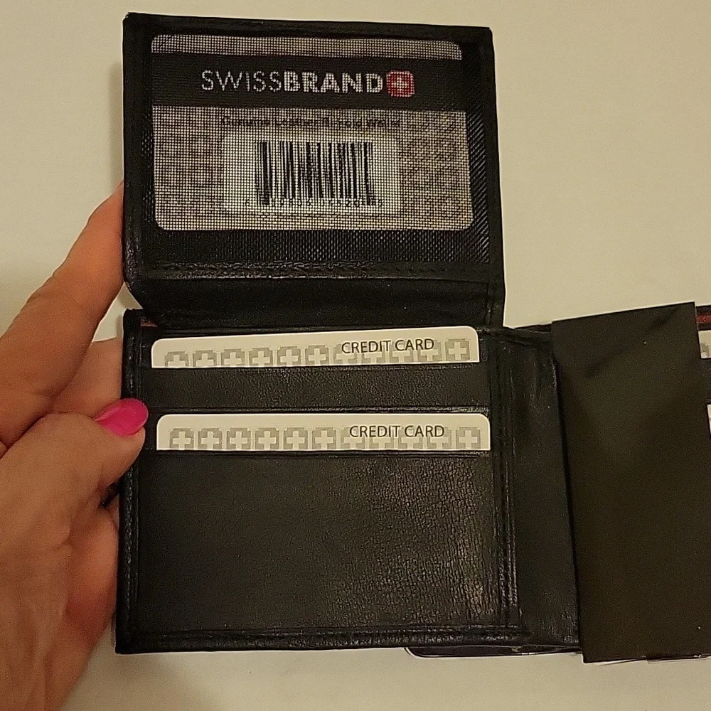 NWT: Swiss Brand Classic Leather Bifold Wallet
